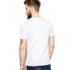 homme avec t-shirt blanc t-shirt de dos
