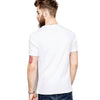 homme avec t-shirt blanc t-shirt de dos